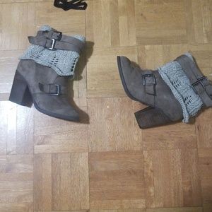 Venus booties